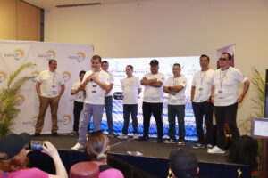 Los maestros al calor del mariachi