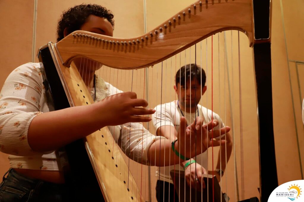 taller arpa festival al calor del mariachi 2025