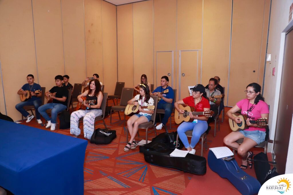 Taller de guitarra al calor del mariachi - Nuevo Tecalitlán