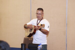 Taller de vihuela al calor del mariachi